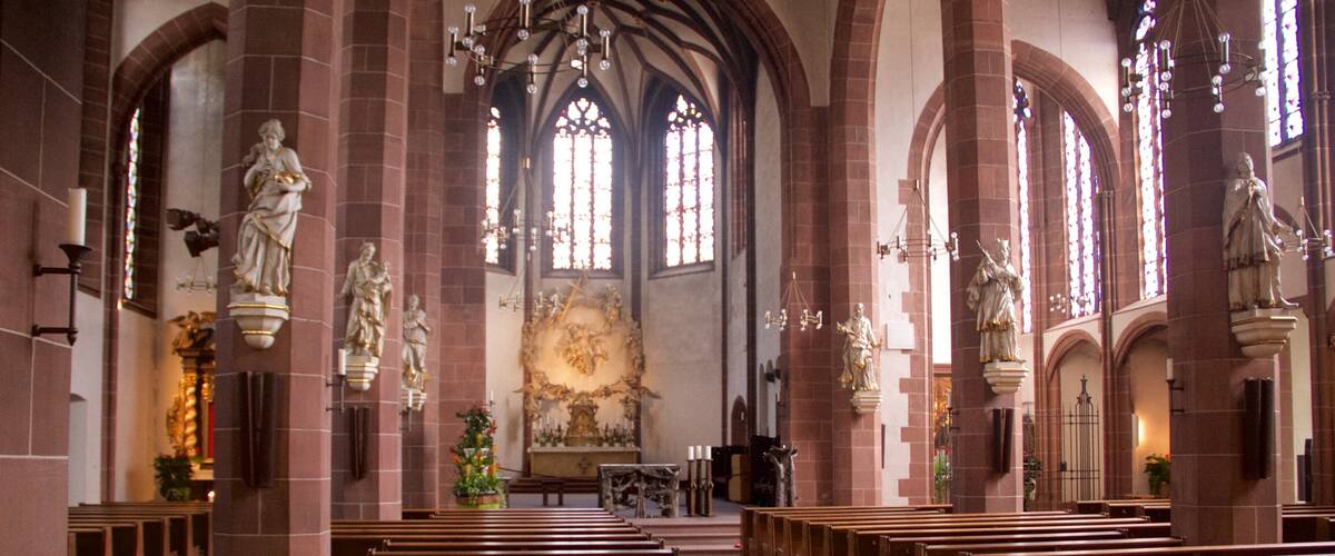 Frankfurt which includes a church or cathedral, religious elements and heritage architecture