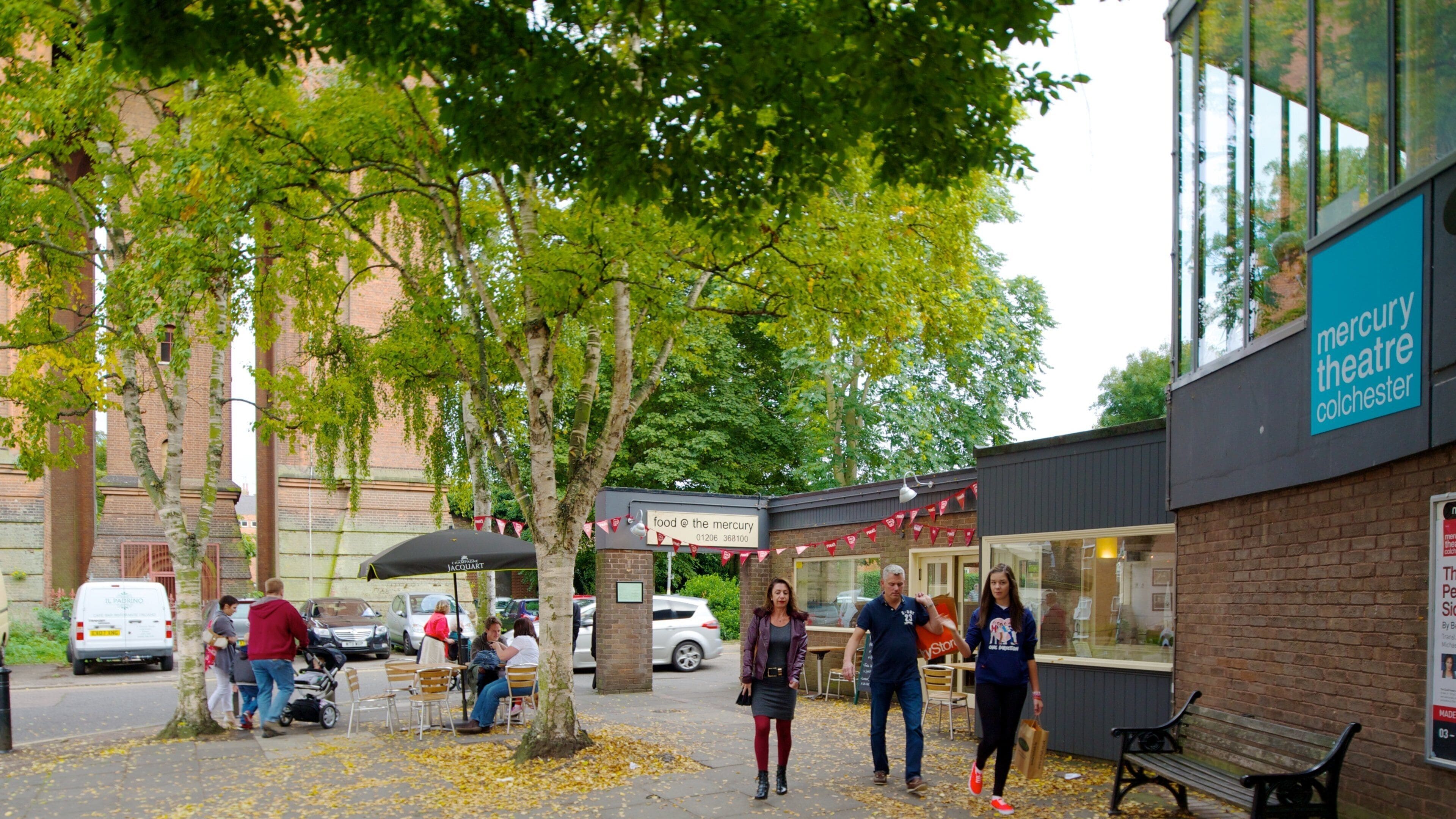 科爾賈斯特 其中包括 劇場環境 以及 一小群人