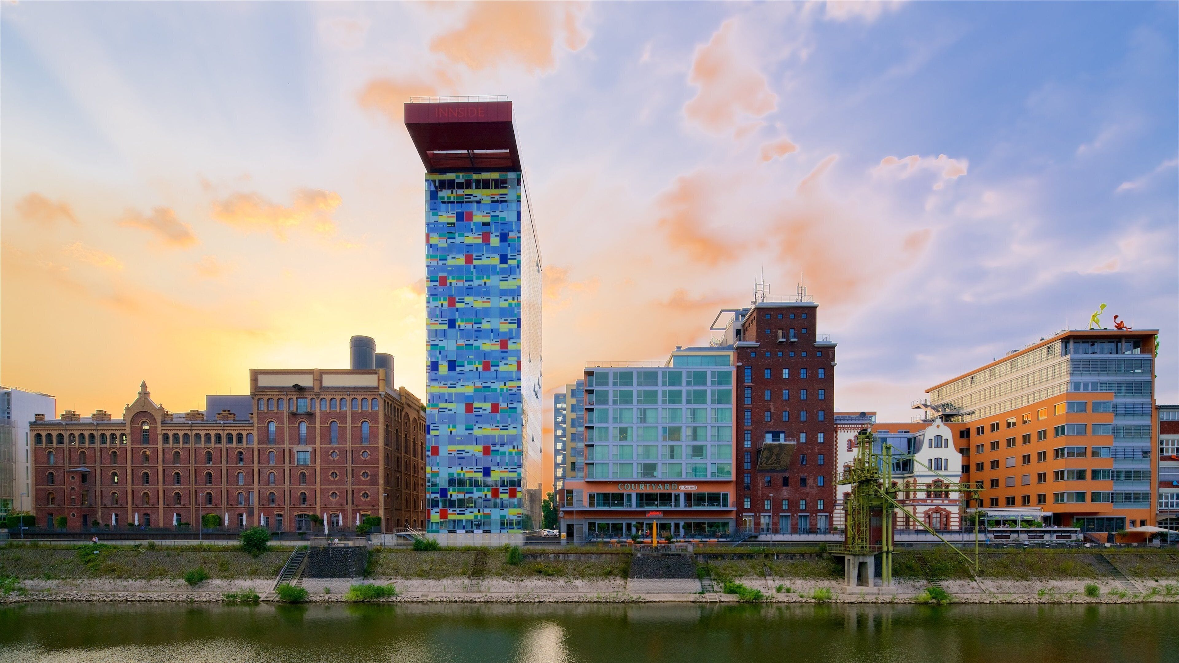 Hafen showing a sunset, a city and modern architecture