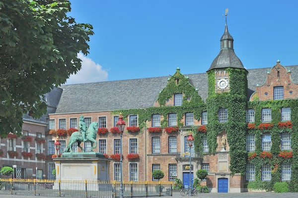 KPE9D5 the old town hall of dusseldorf in dA¼sseldorf's old town,nrw,germany