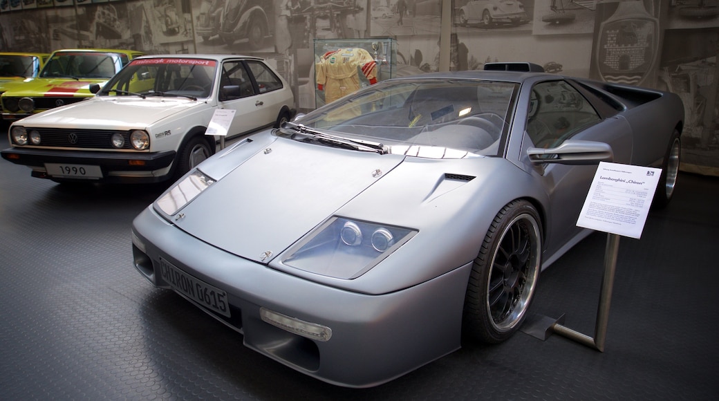 Volkswagen AutoMuseum som inkluderer kulturarv, innendørs og skilt