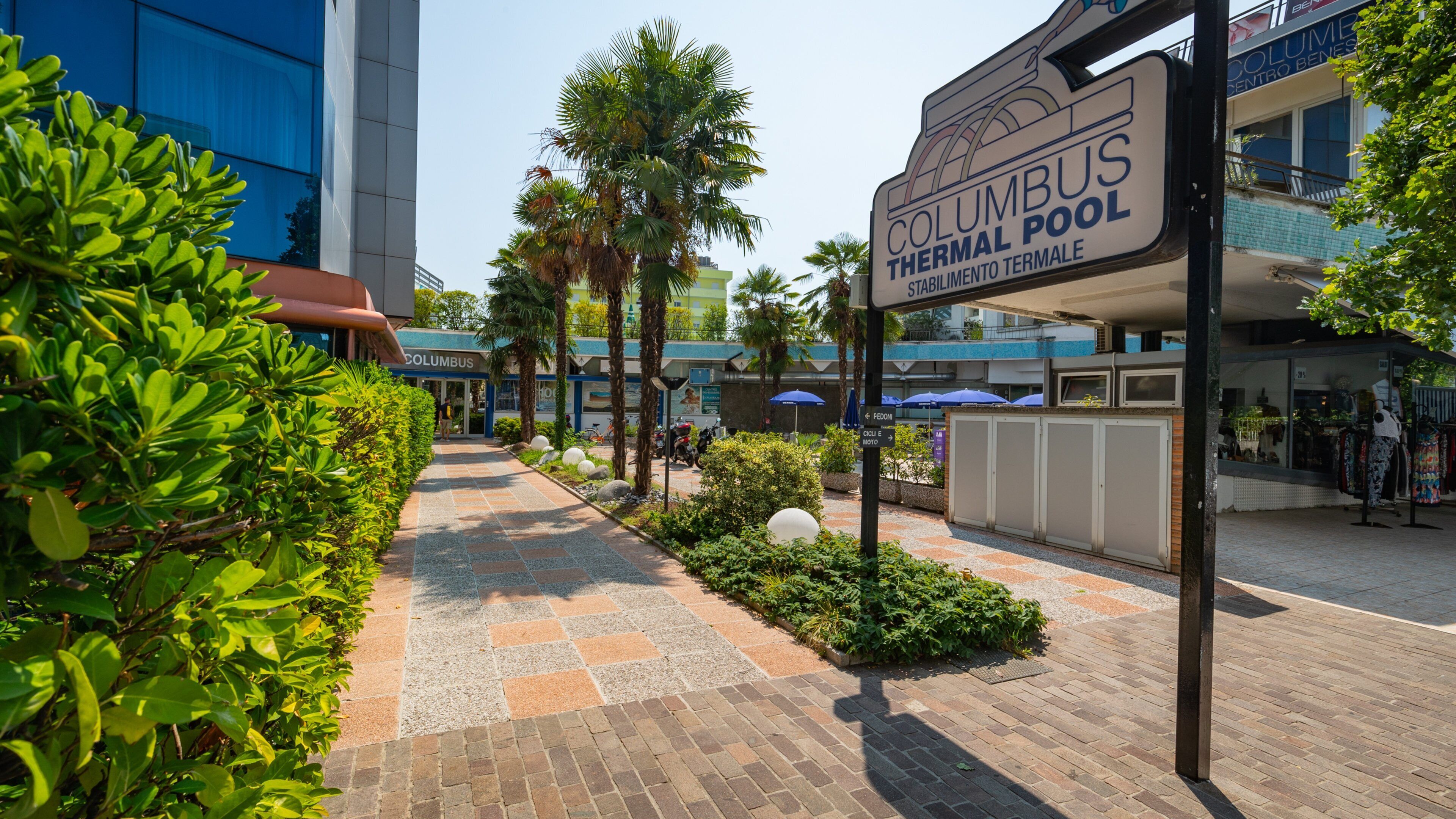 Piscin Termali Columbus which includes signage