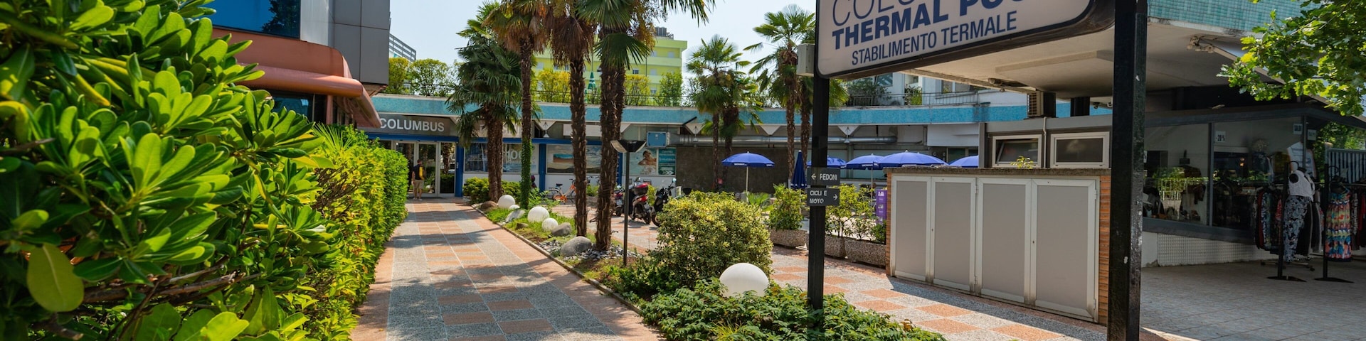 Piscin Termali Columbus which includes signage