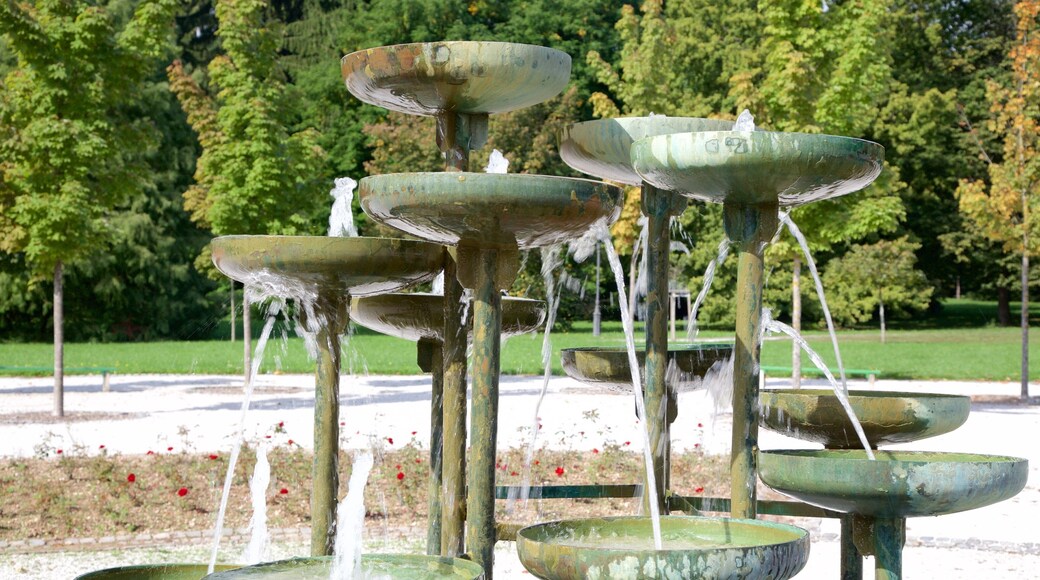 Ljubljana có tính năng khu vườn và đài phun nước