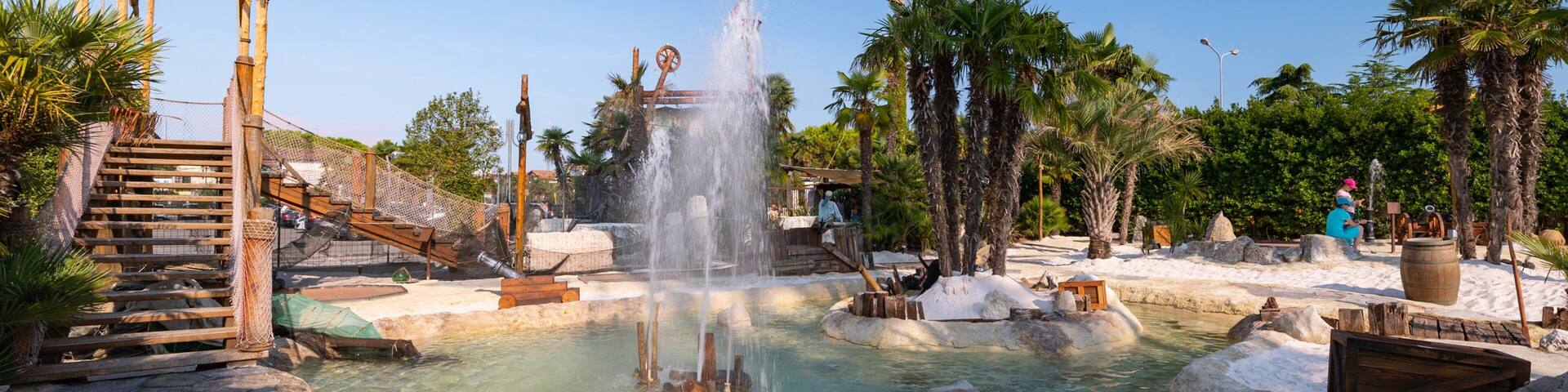 Adventure Golf showing a fountain