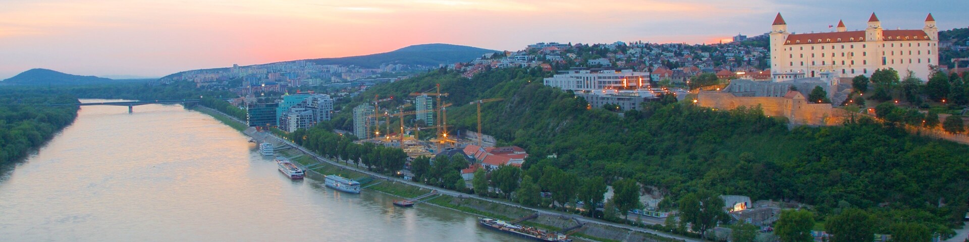 布拉迪斯拉發 其中包括 夕陽, 城市 和 城堡或宮殿