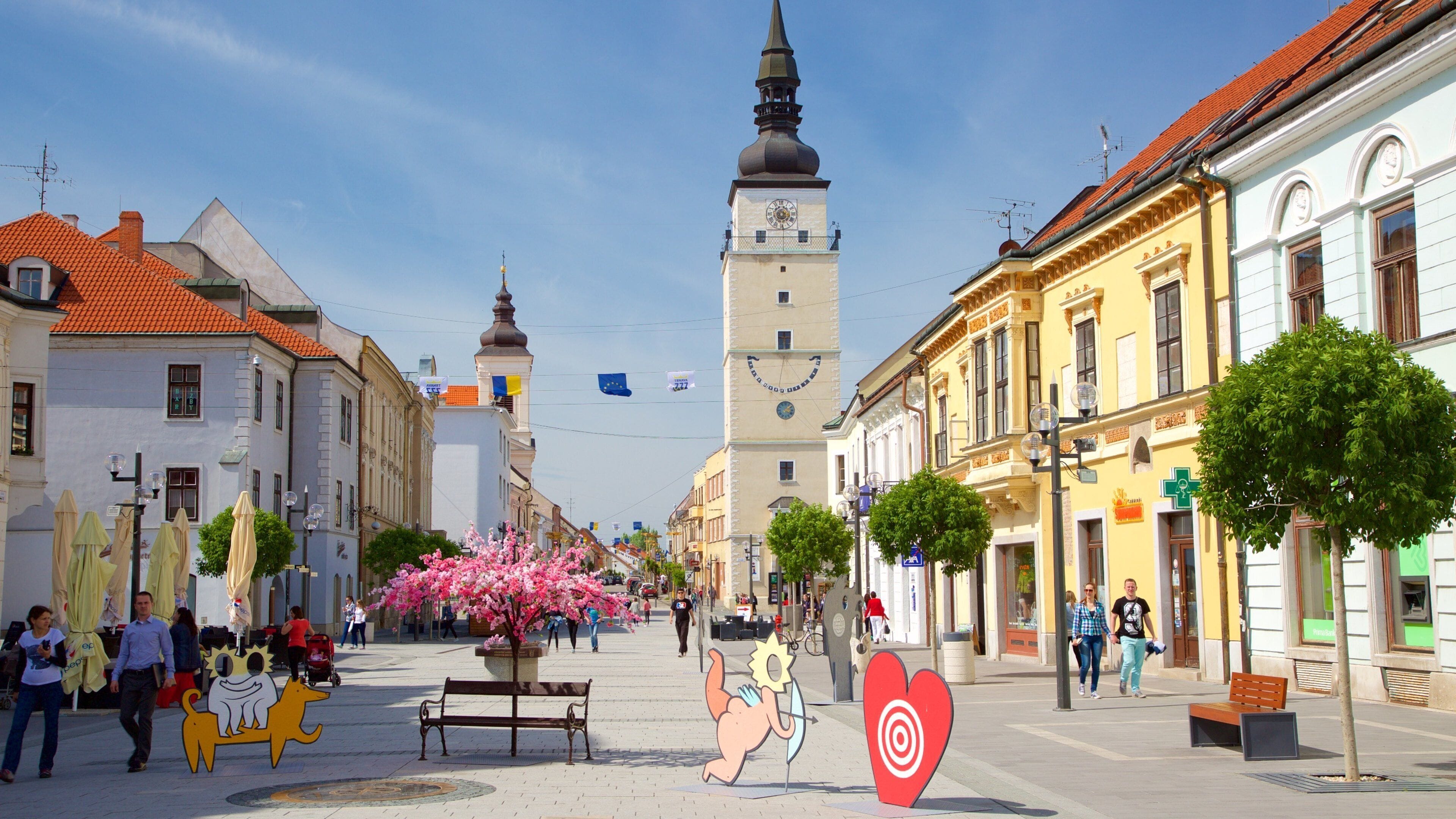 City Tower showing a square or plaza, a city and outdoor art