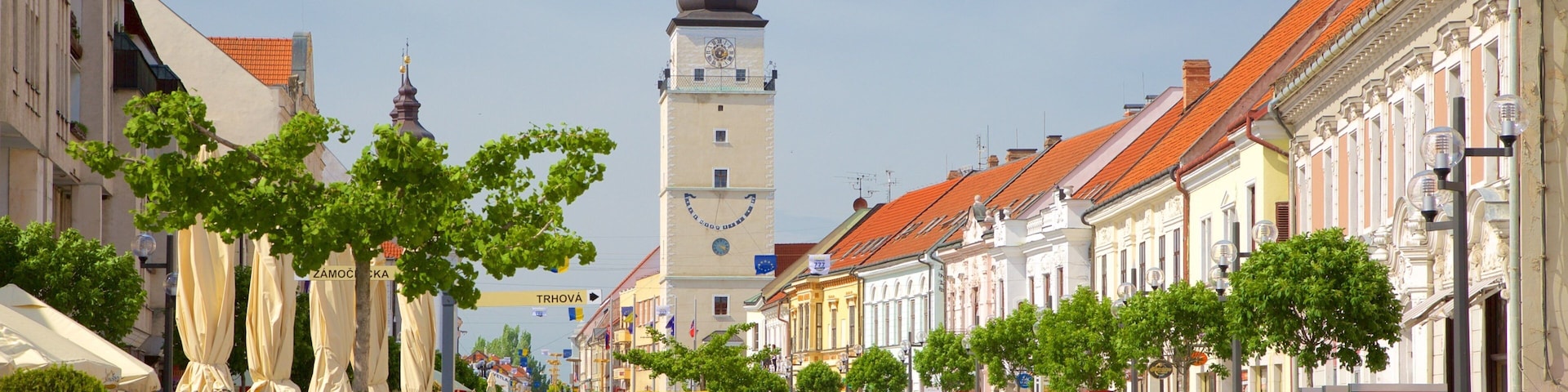 Eslováquia que inclui cenas de rua e uma praça ou plaza
