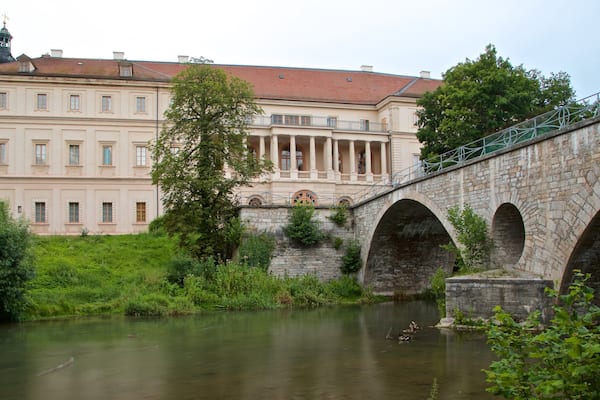 Park an der Ilm mettant en vedette riviĂšre ou ruisseau, pont et patrimoine historique