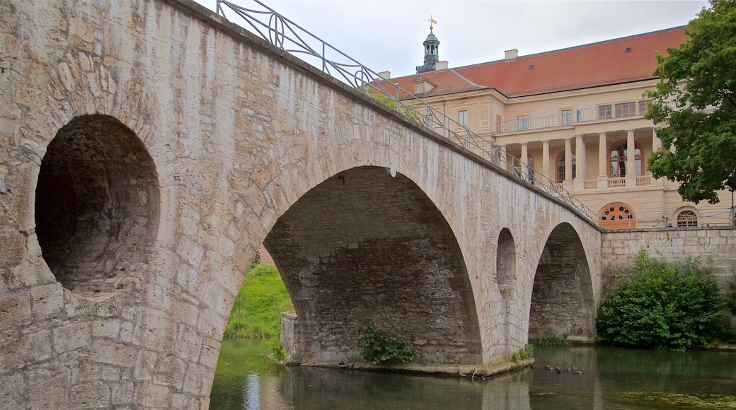 Park an der Ilm qui includes patrimoine historique, riviĂšre ou ruisseau et pont