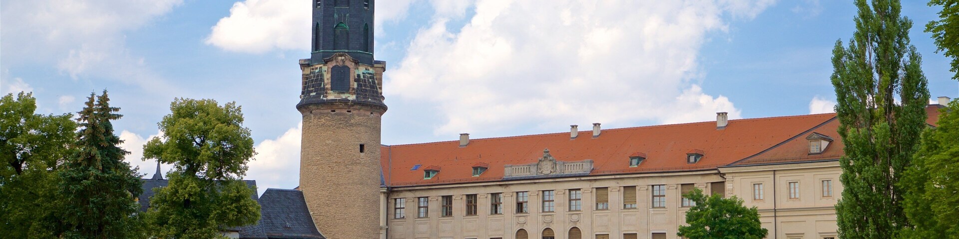 Schlossmuseum que incluye arquitectura patrimonial y un parque