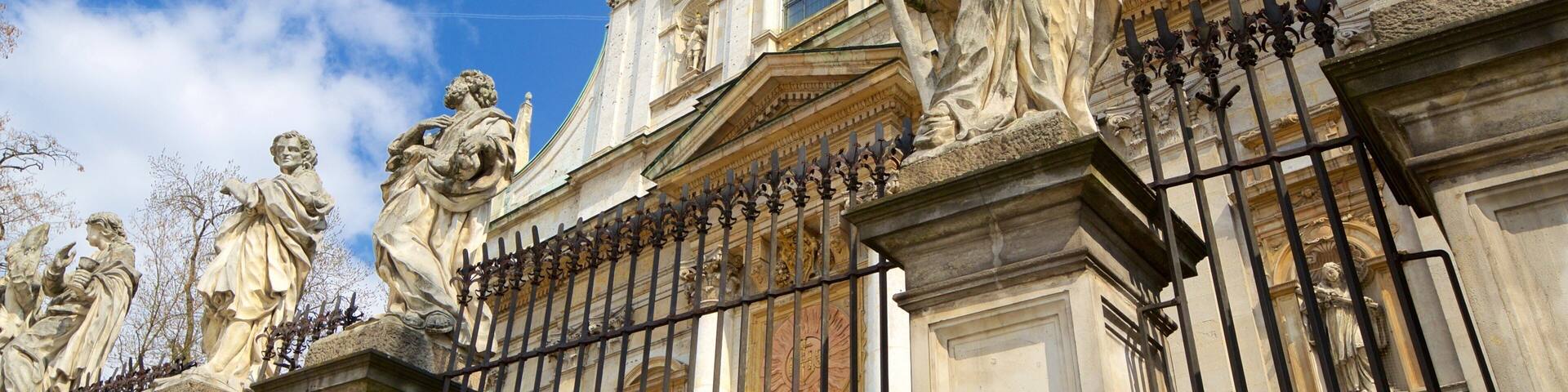 Krakow which includes heritage elements and a church or cathedral