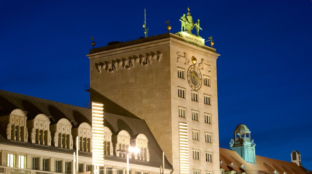 Leipzig fasiliteter samt statue eller skulptur, historisk arkitektur og nattbilder
