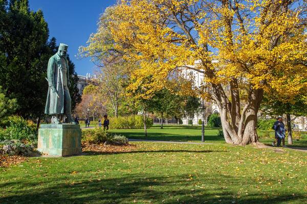 Burggarten featuring a statue or sculpture and a park