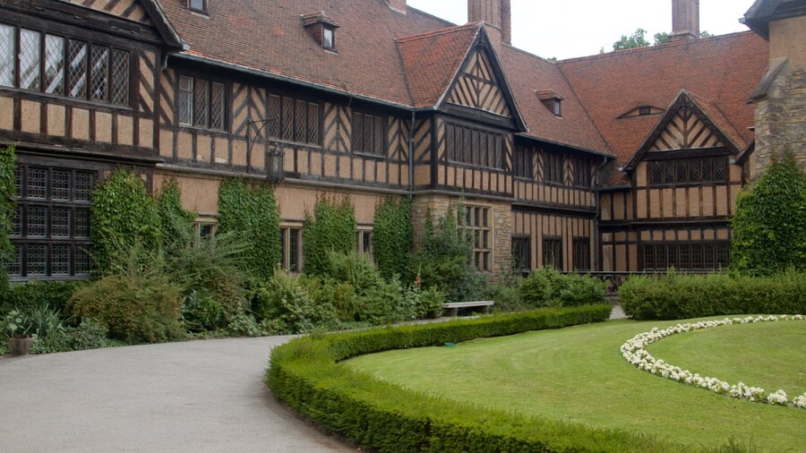 Schloss Cecilienhof featuring a house