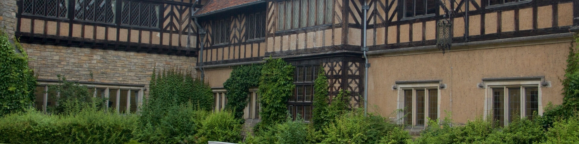 Potsdam caracterizando um pequeno castelo ou palácio, arquitetura de patrimônio e elementos de patrimônio