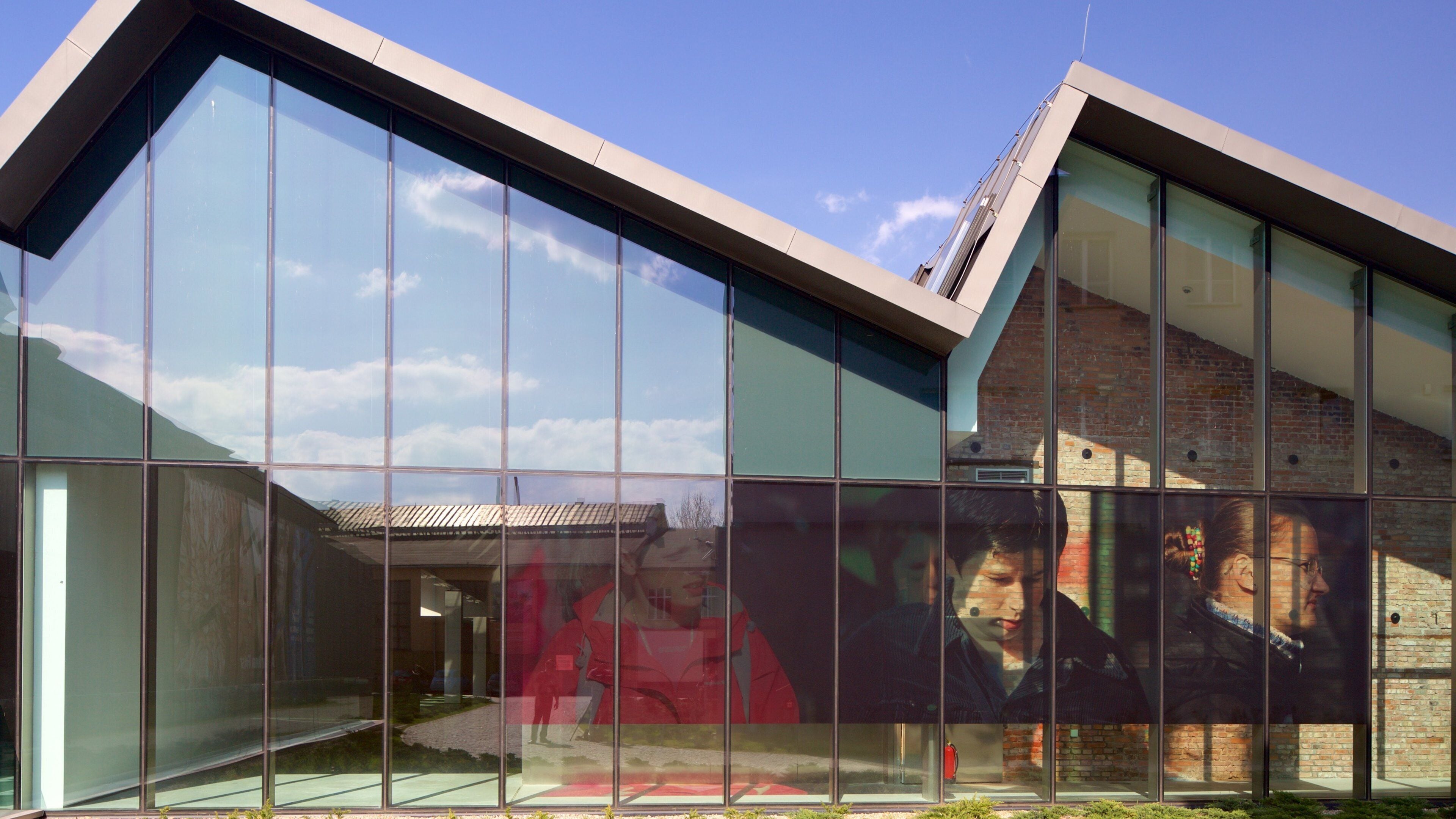 Cracóvia mostrando arquitetura moderna e arte