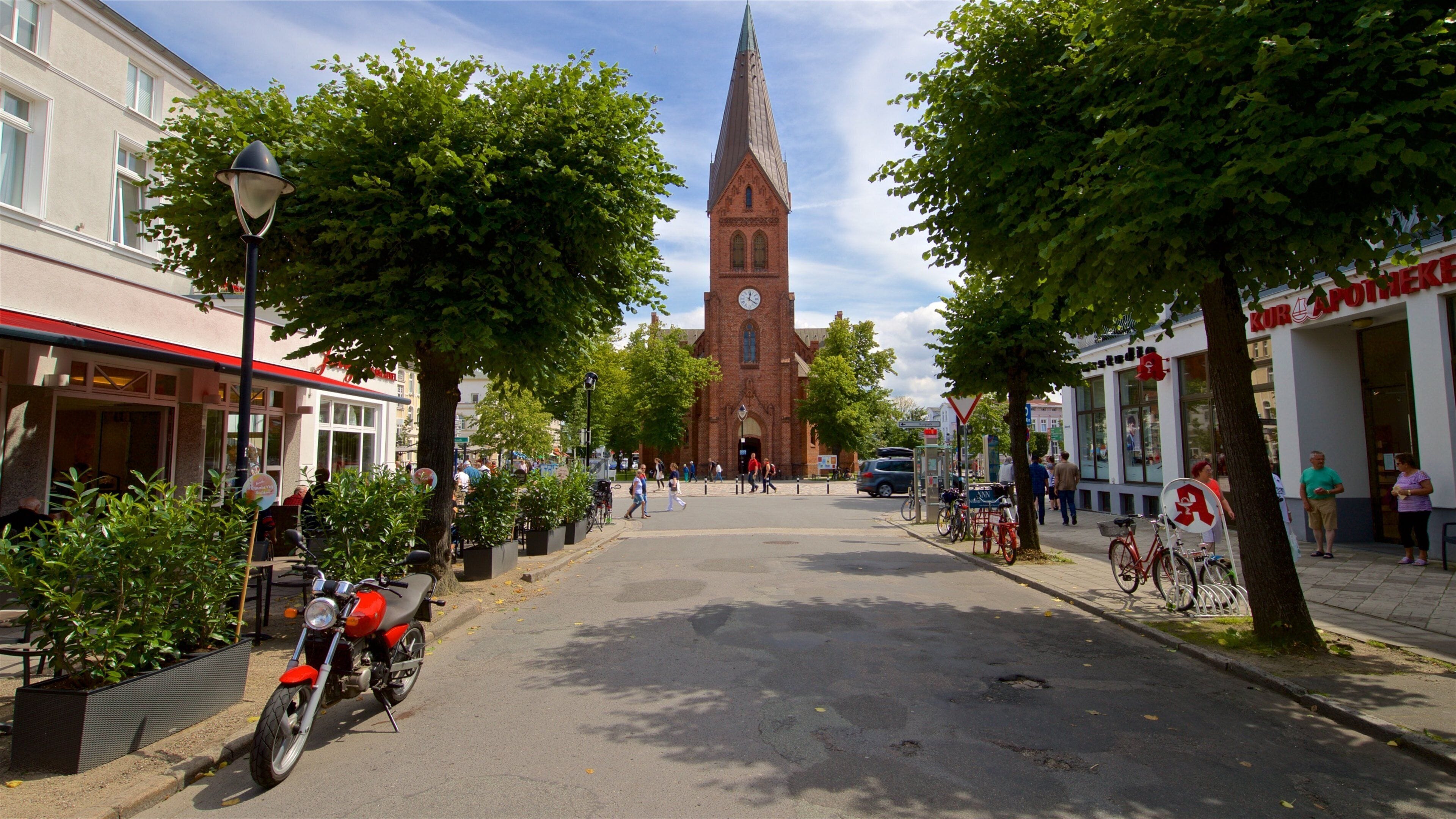 Evangelische Kirche Warnemünde caracterizando arquitetura de patrimônio e uma igreja ou catedral