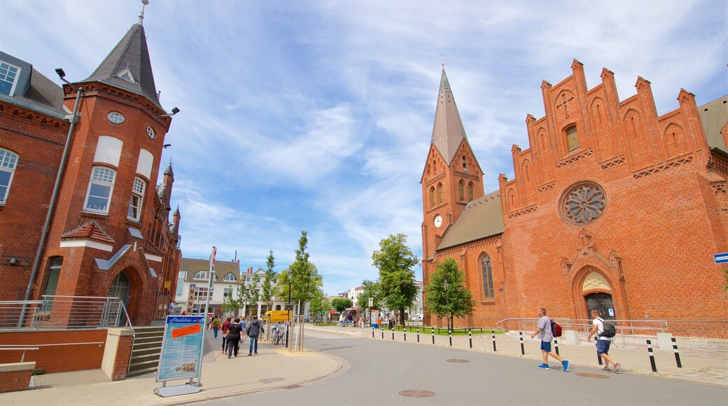 Ăglise Evangelische Kirche WarnemĂŒnde montrant patrimoine architectural et Ă©glise ou cathĂ©drale