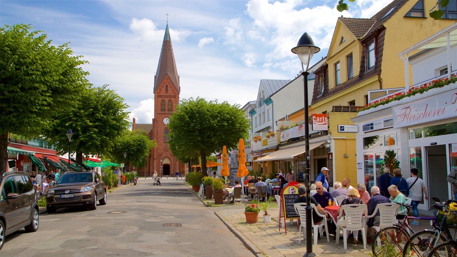 Warnemuende Church which includes heritage architecture, outdoor eating and a church or cathedral