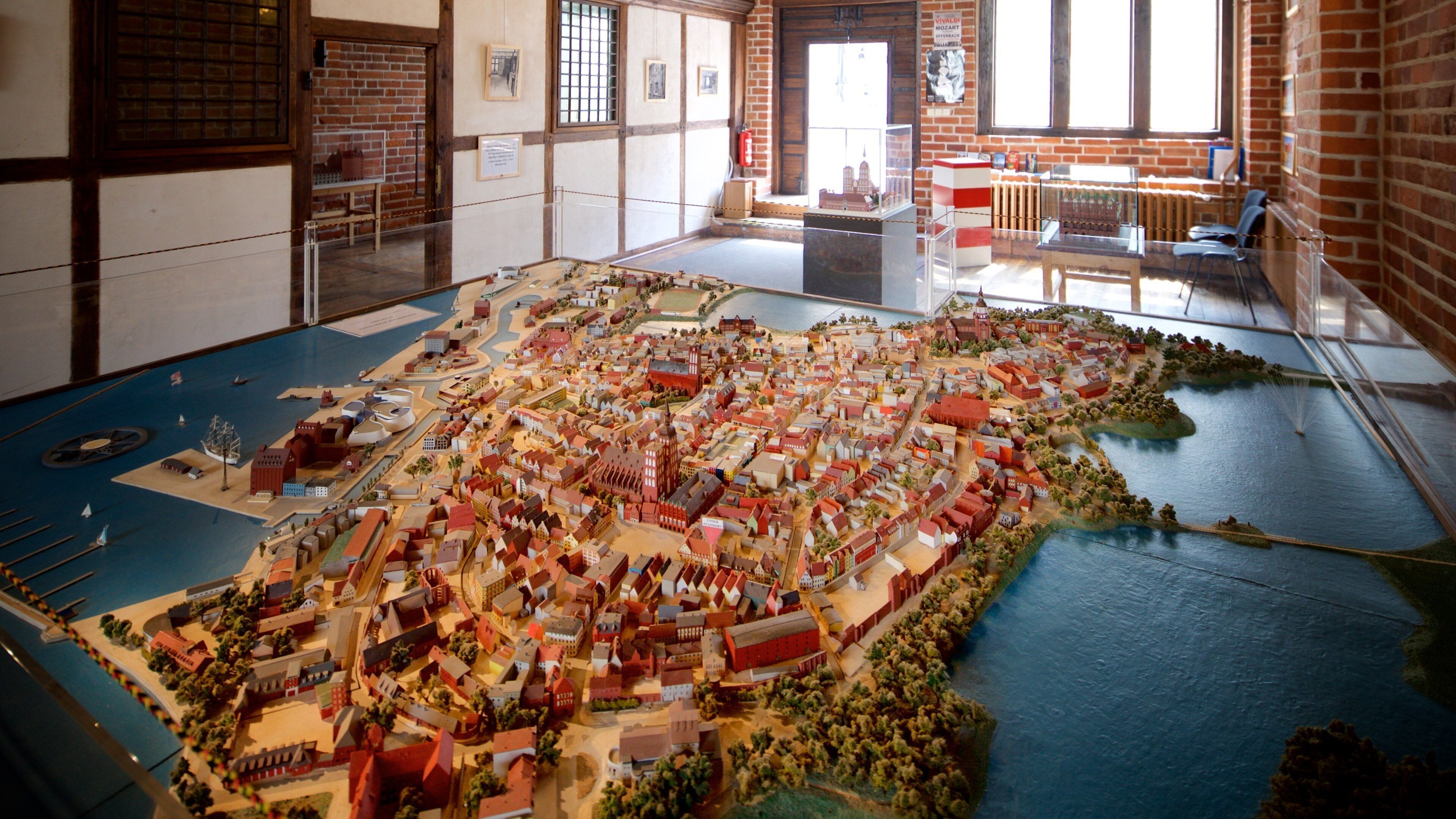 Dielenhaus showing interior views