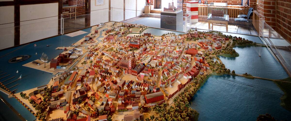 Dielenhaus showing interior views