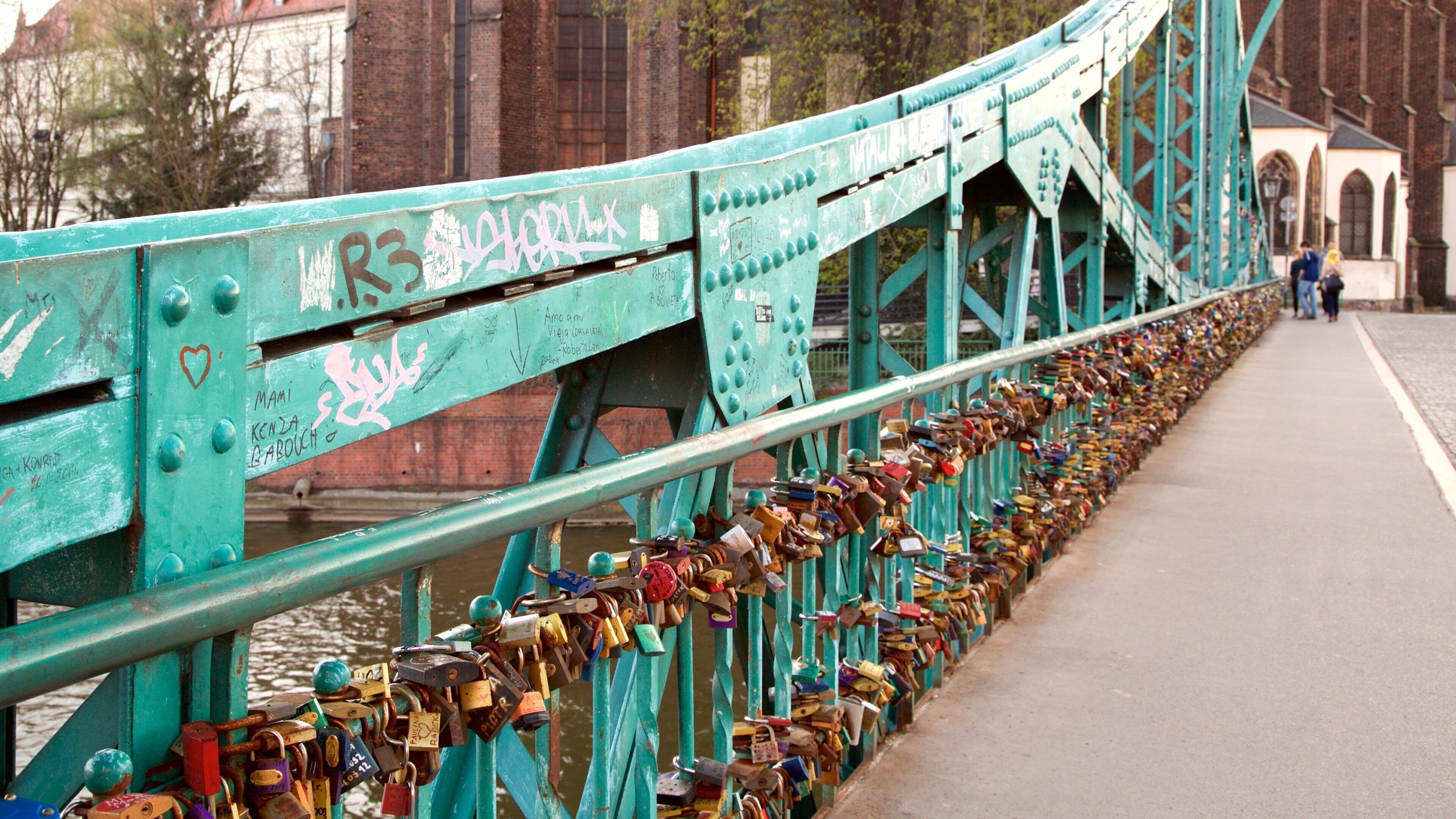 Tumski Bridge which includes a bridge