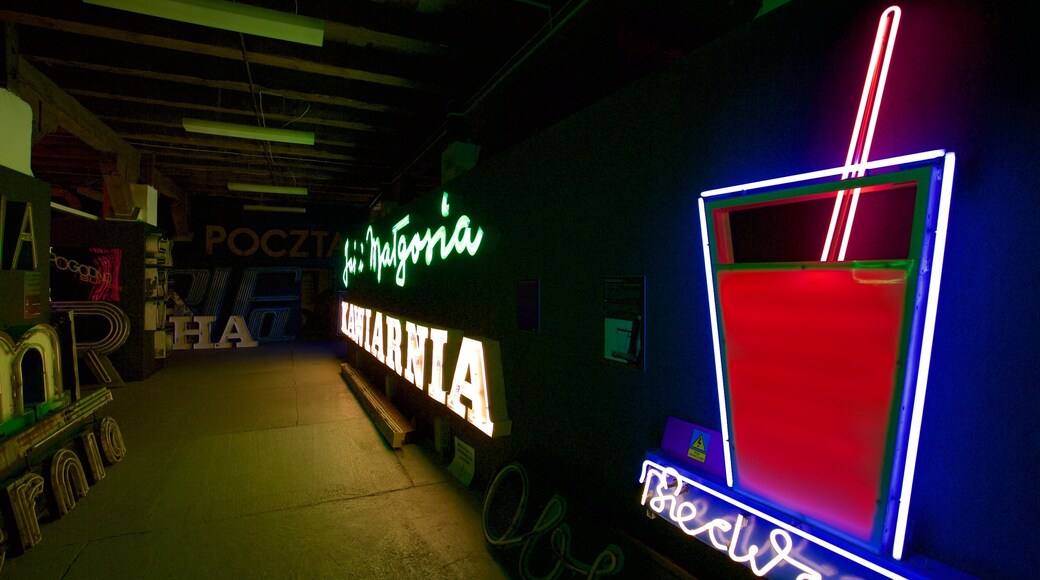 Varsovie mettant en vedette art