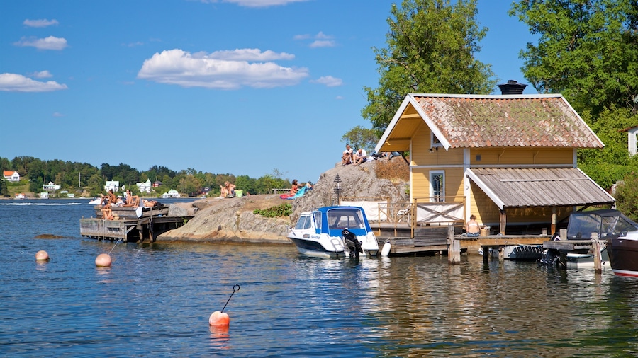 Battery Park which includes a bay or harbor