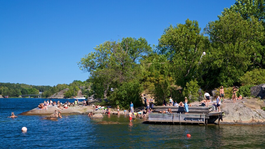 Battery Park showing a lake or waterhole as well as a small group of people
