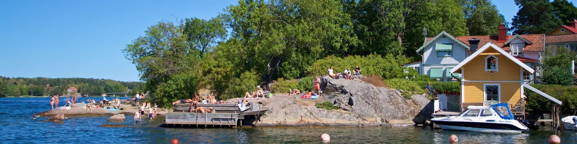 Battery Park which includes a bay or harbor and a small town or village
