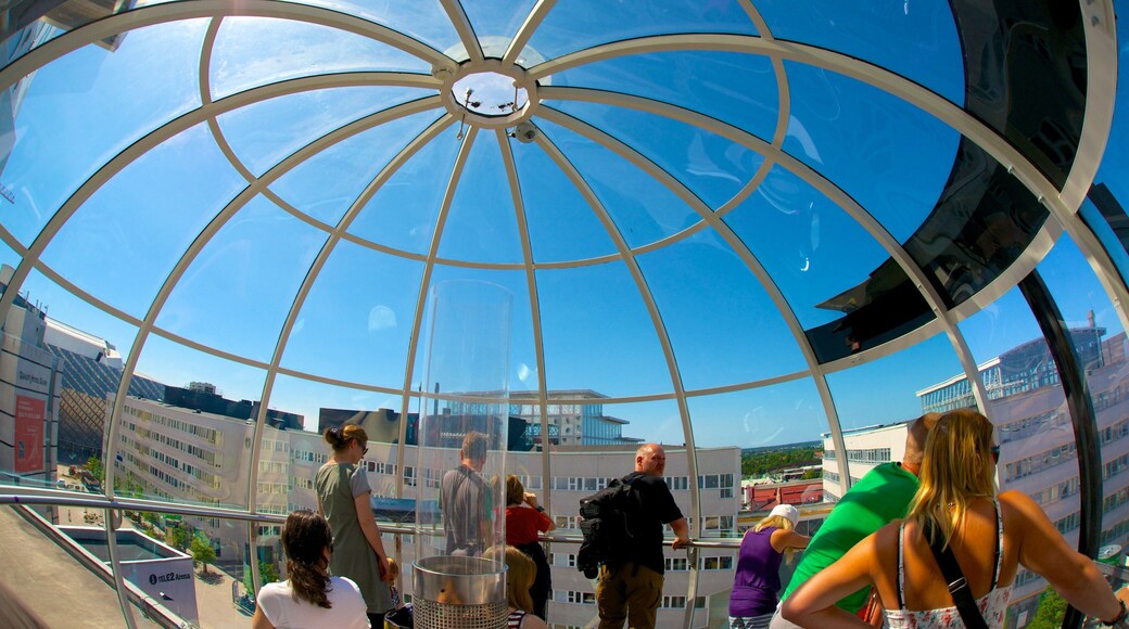 Suécia caracterizando vistas internas, paisagens e uma cidade