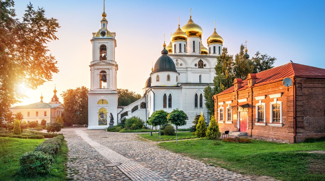 Собор Дмитровского Кремля и колокольня Cathedral of the Kremlin in Dmitrov and the bell tower