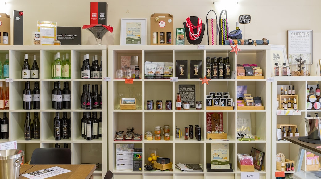 Claymore Wines showing interior views