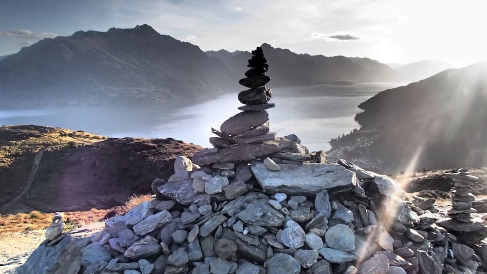 Sometimes you find yourself in a place where you experience a PERFECT MOMENT.
Queenstown Hill is one of the best treasures on offer in NewZealand, best visited at sunset.
#Queenstown #NewZealand #Sunset #GoldenHour