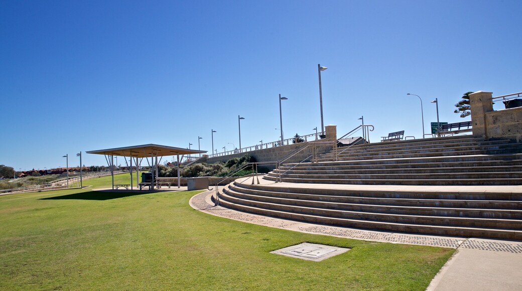Sorrento Beach showing a park