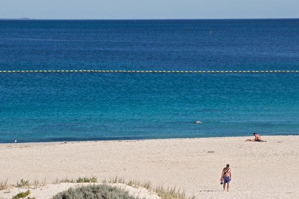 Sorrento Beach showing a beach and general coastal views