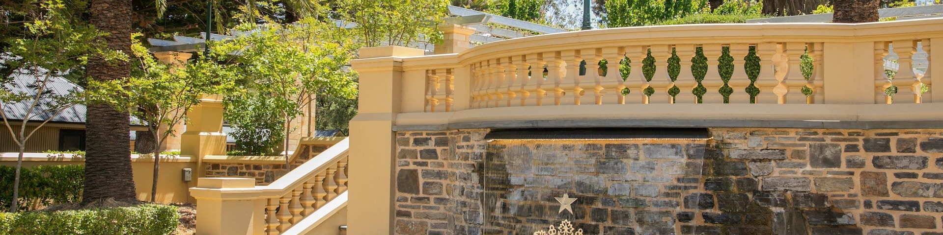 Seppeltsfield featuring a fountain