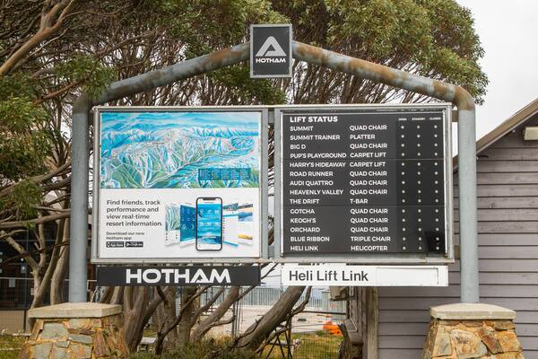 Mount Hotham Alpine Resort which includes signage
