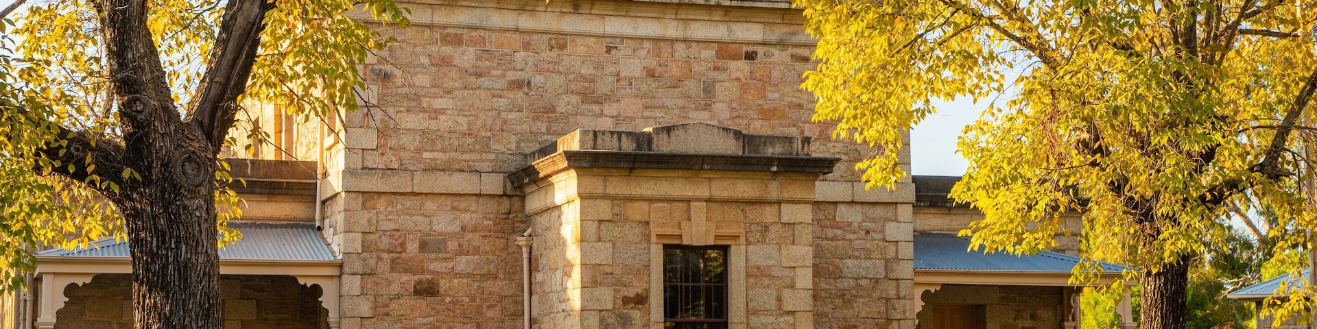 Beechworth Historic Courthouse featuring heritage elements and an administrative buidling