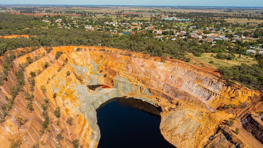 Peak Hill Open Cut Experience featuring landscape views, a lake or waterhole and tranquil scenes