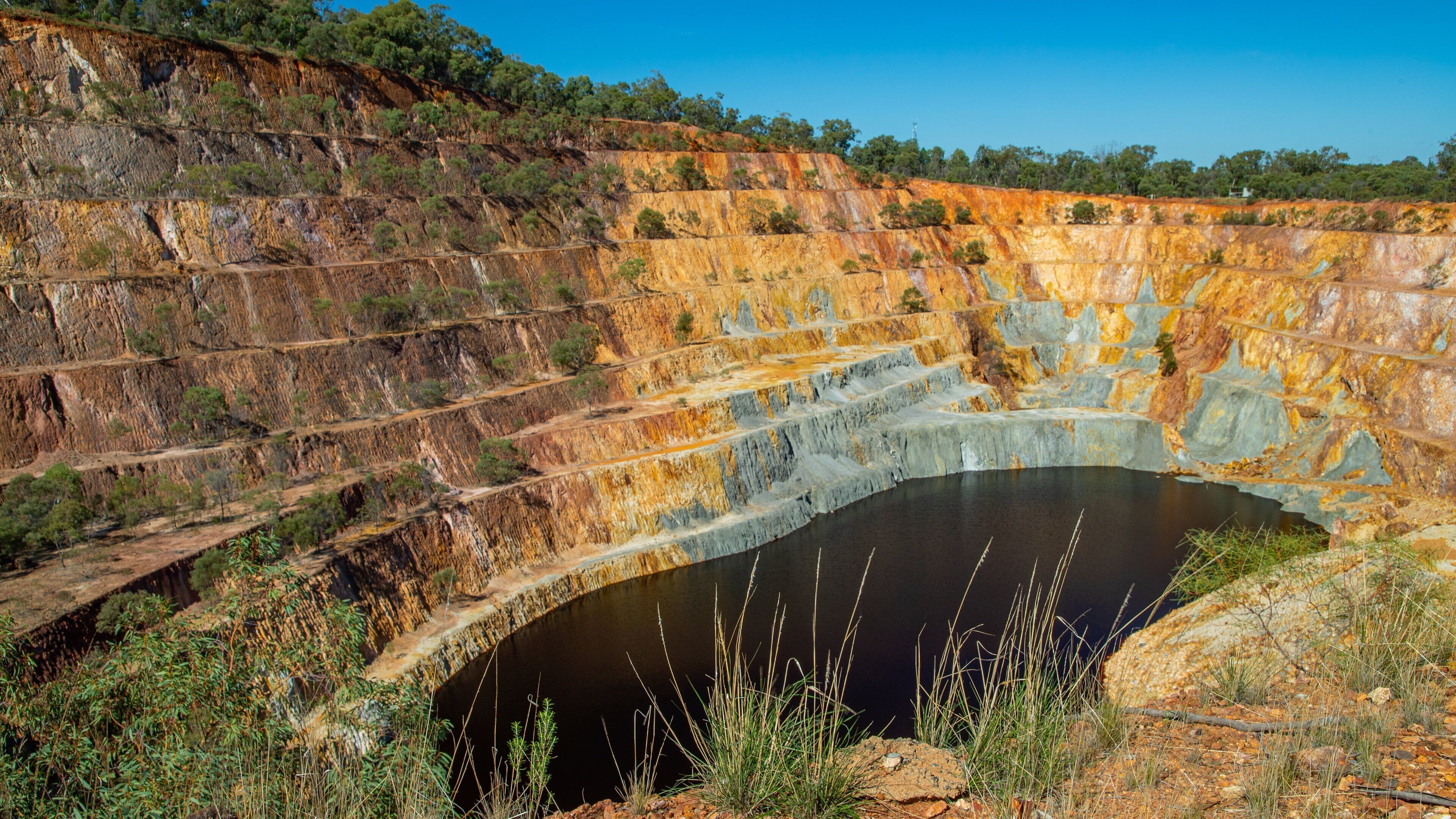 Peak Hill Open Cut Experience which includes a lake or waterhole