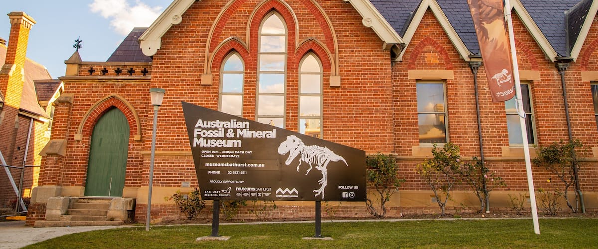 Australian Fossil and Mineral Museum which includes signage and heritage architecture