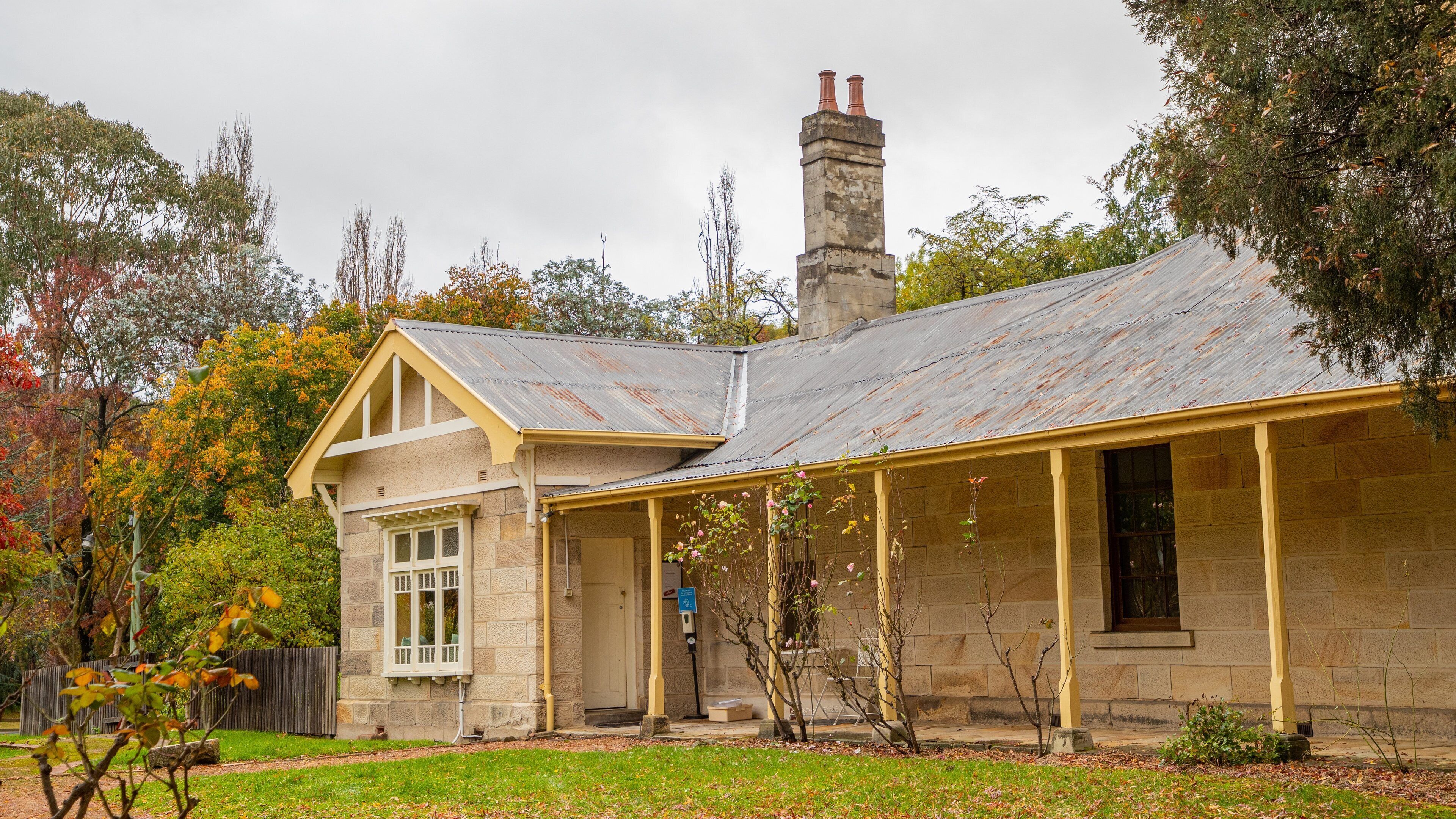 Eskbank House and Museum showing heritage elements