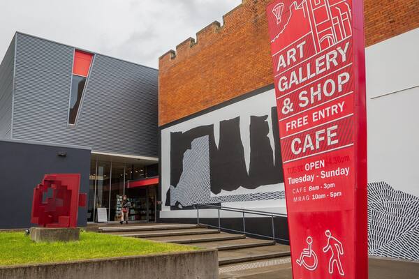 Maitland Regional Art Gallery showing outdoor art and signage