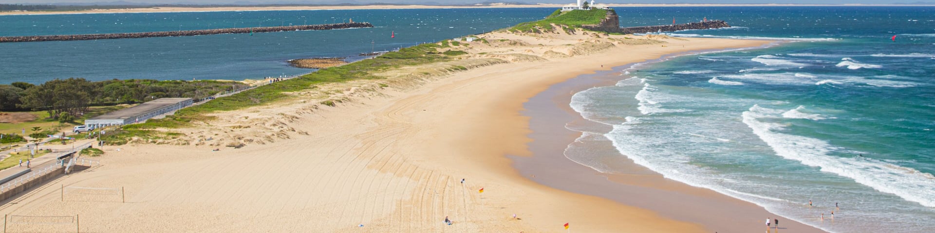 Fort Scratchley showing general coastal views and a beach