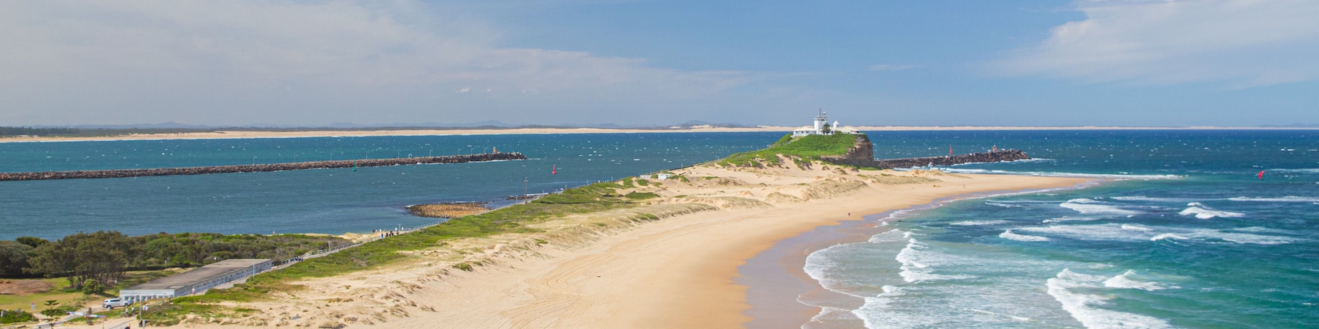 Fort Scratchley showing general coastal views and a beach