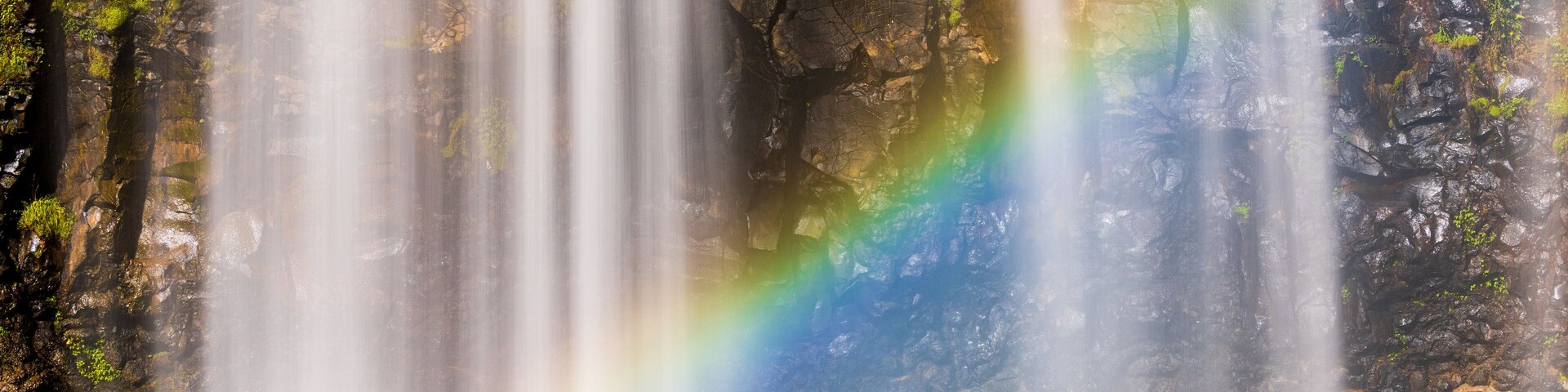 Dangar Falls showing a waterfall and a lake or waterhole