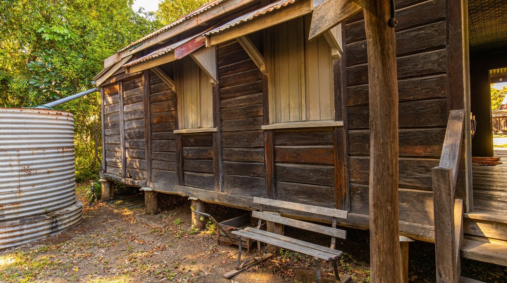 Rockhampton Heritage Village showing heritage elements and a small town or village