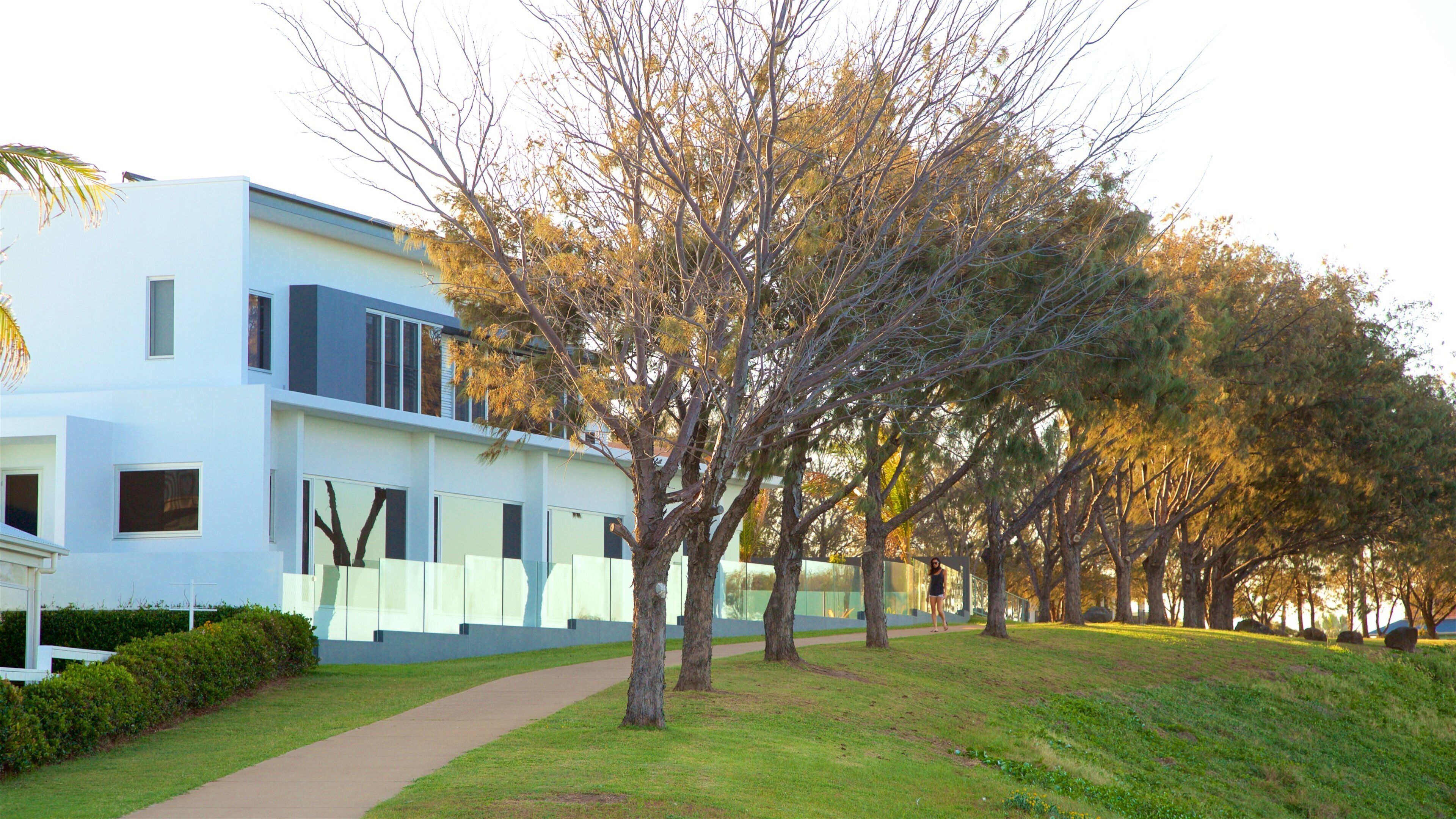 Barolin Rocks which includes a park